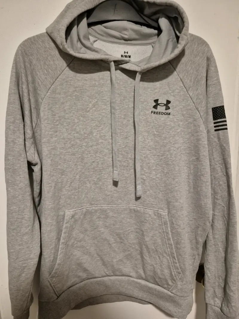 Polerón gris Under Armour Freedom