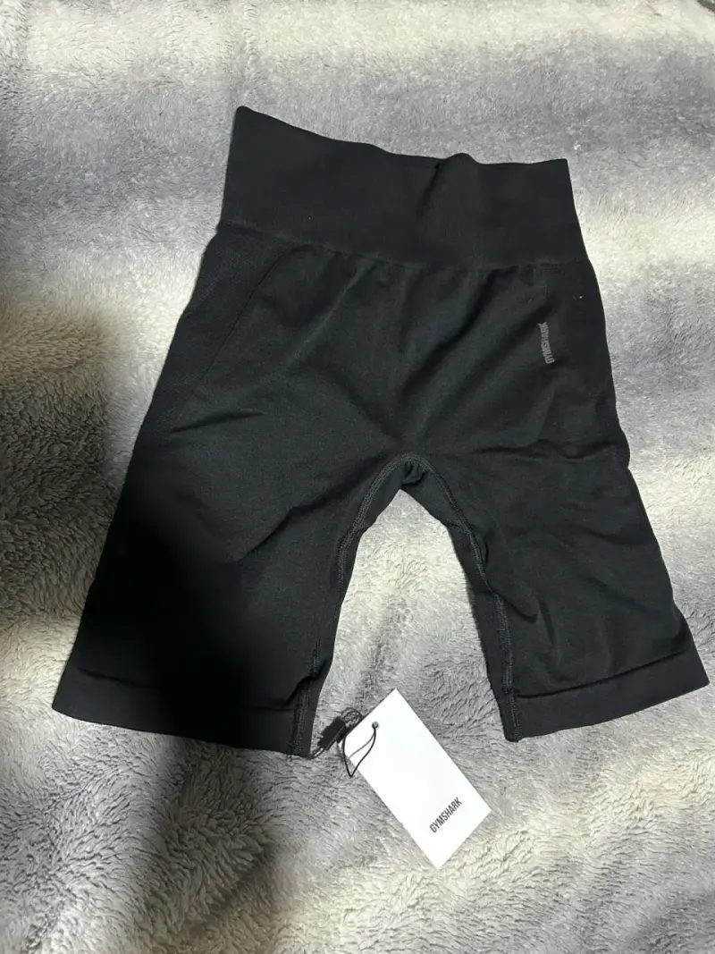 Shorts deportivos Gymshark negros - 2