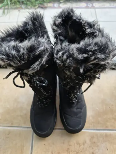 Botas de invierno negras con forro de piel - miniatura 2
