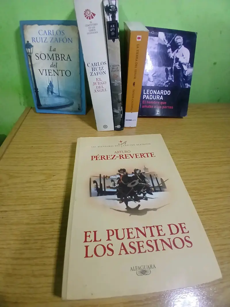 Libro El Puente de los Asesinos, Pérez-Reverte