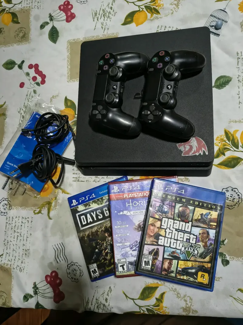 Consola PS4 con dos controles y 3 juegos incluidos