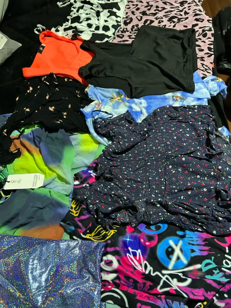 Lote de ropa femenina variada - 2