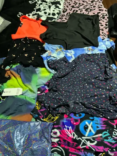 Lote de ropa femenina variada - miniatura 2