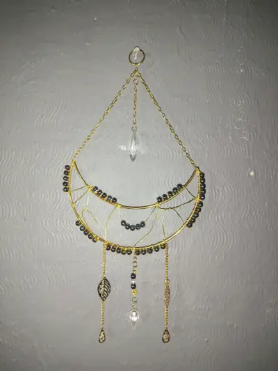 Atrapasueños dorado con cuentas decorativas - miniatura 1