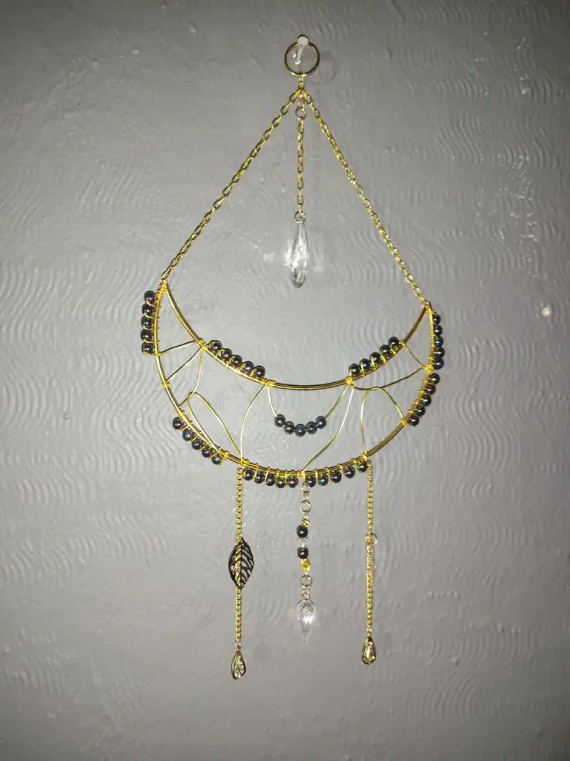 Atrapasueños dorado con cuentas decorativas - 2