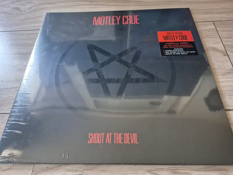 Vinilo Mötley Crüe Shout at the Devil 40 años