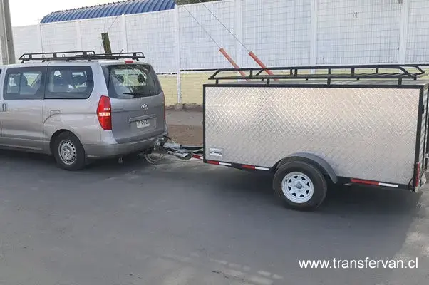 Remolque de carga con estructura metálica - 1
