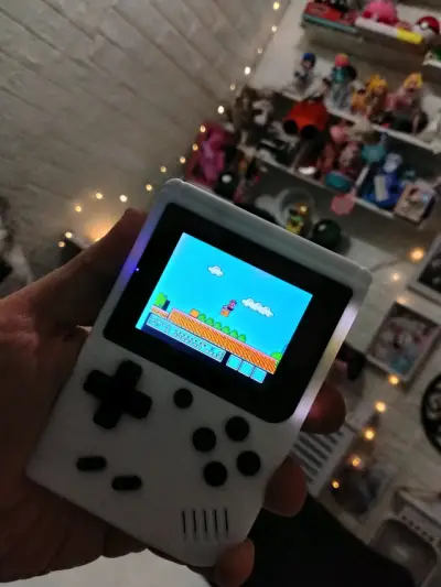 Consola portátil retro con juegos clásicos - miniatura 2
