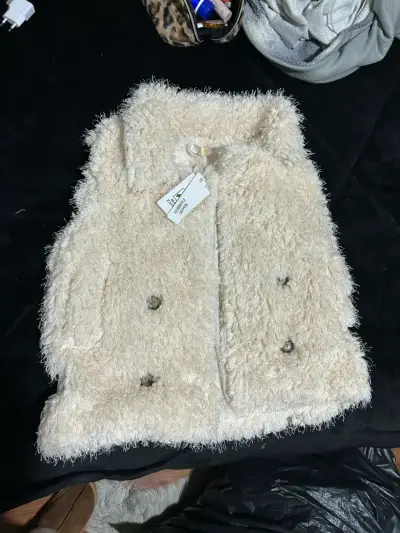 Chaleco peludo beige para mujer - miniatura 1