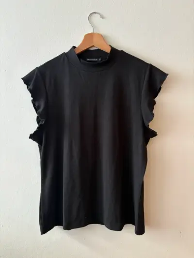 Polera negra con volantes Fashion Park - miniatura 1