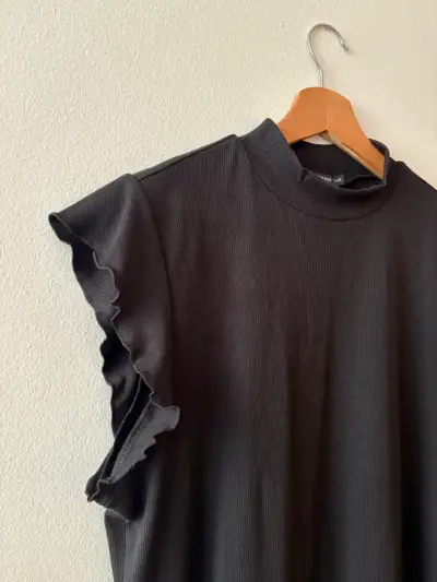 Polera negra con volantes Fashion Park - miniatura 3