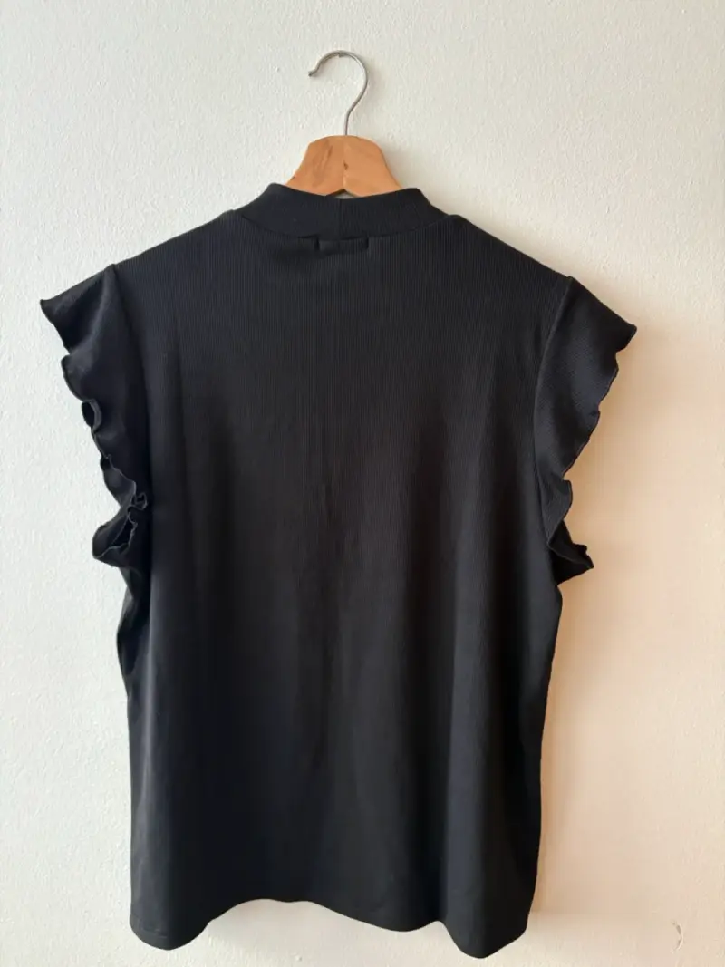 Polera negra con volantes Fashion Park - 5