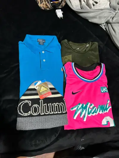 Lote de ropa de hombre - miniatura 1