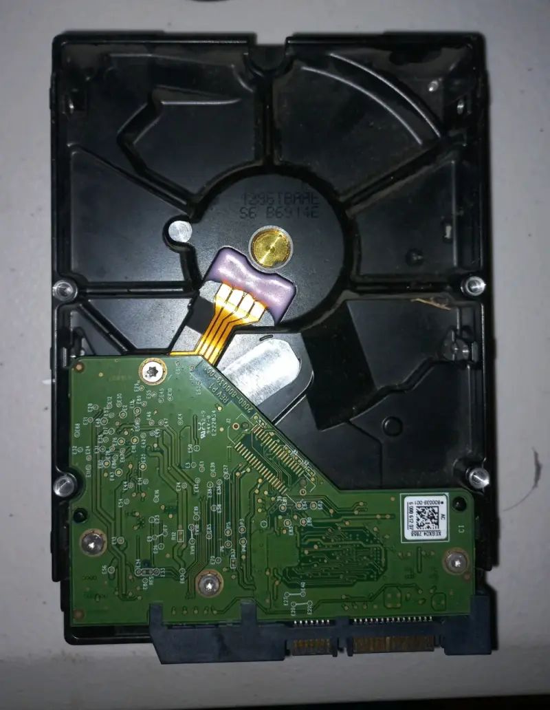 Disco duro 1TB (HDD) - 2