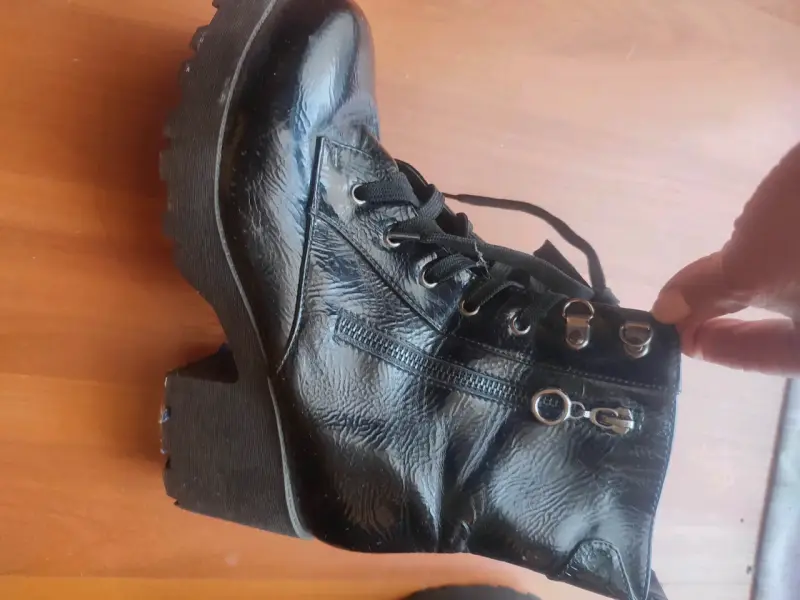 Botines negros de charol con plataforma - 1