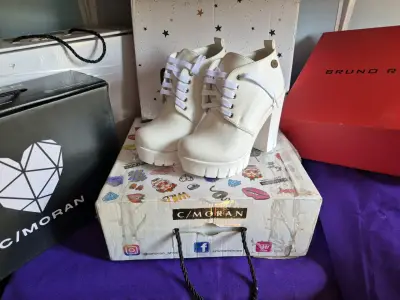 Botines blancos de plataforma número 35 - miniatura 3