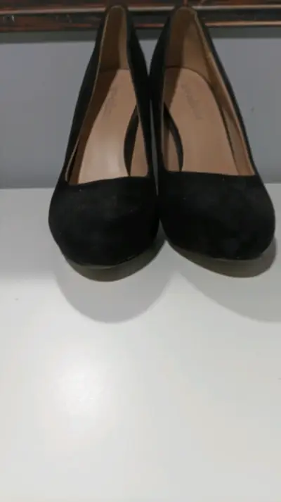 Zapatos de tacón negros elegantes - miniatura 3
