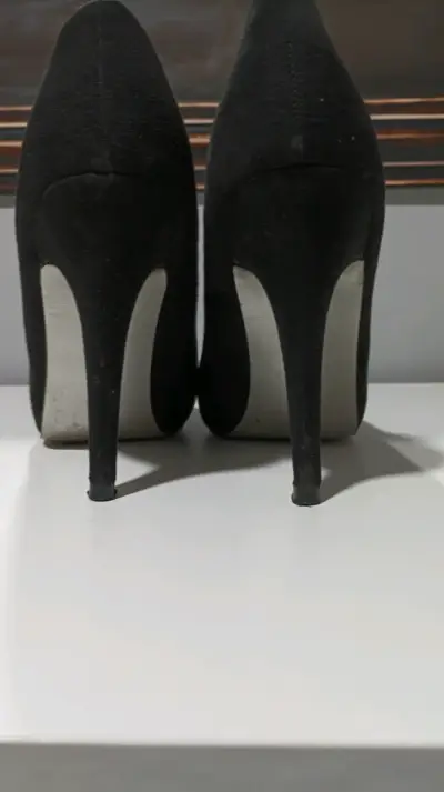 Zapatos de tacón negros elegantes - miniatura 5