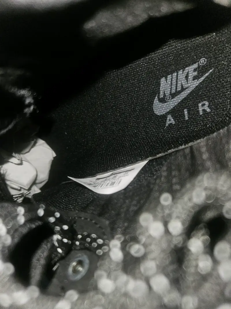 Botas deportivas negras Nike con diseño acolchado - 6