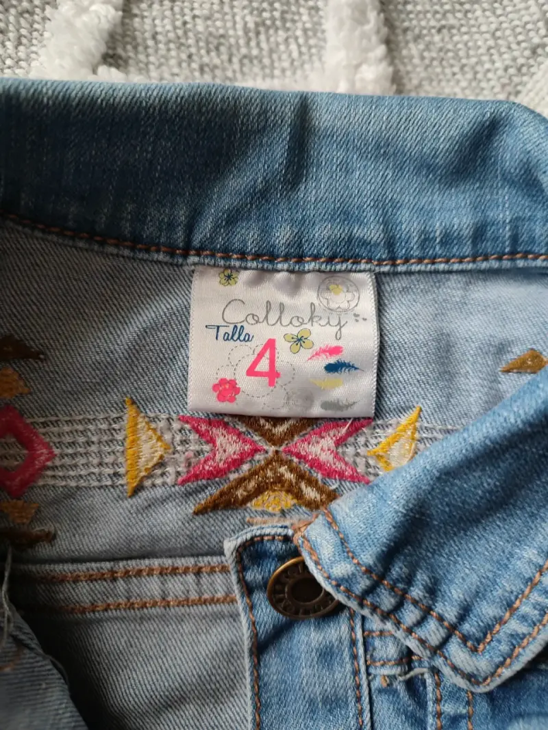 Chaqueta de mezclilla para niña con bordados - 3