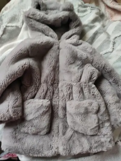 Abrigo de peluche gris con capucha para niños - miniatura 1