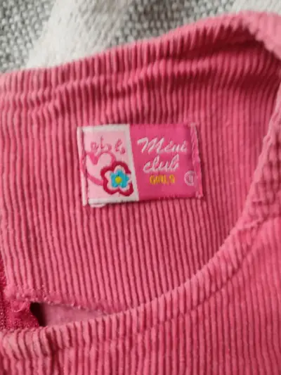 Vestido rosa para niña con bordado floral - miniatura 2