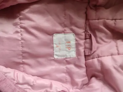 Parka rosada con capucha y bordado floral - miniatura 2