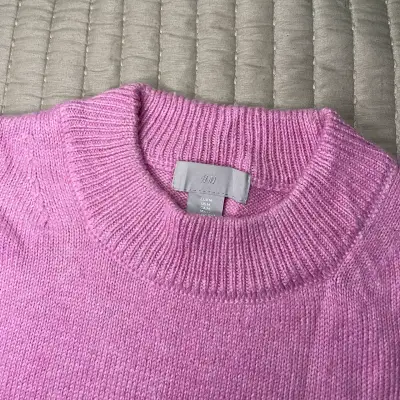 Suéter rosa H&M de lana talla M - miniatura 1