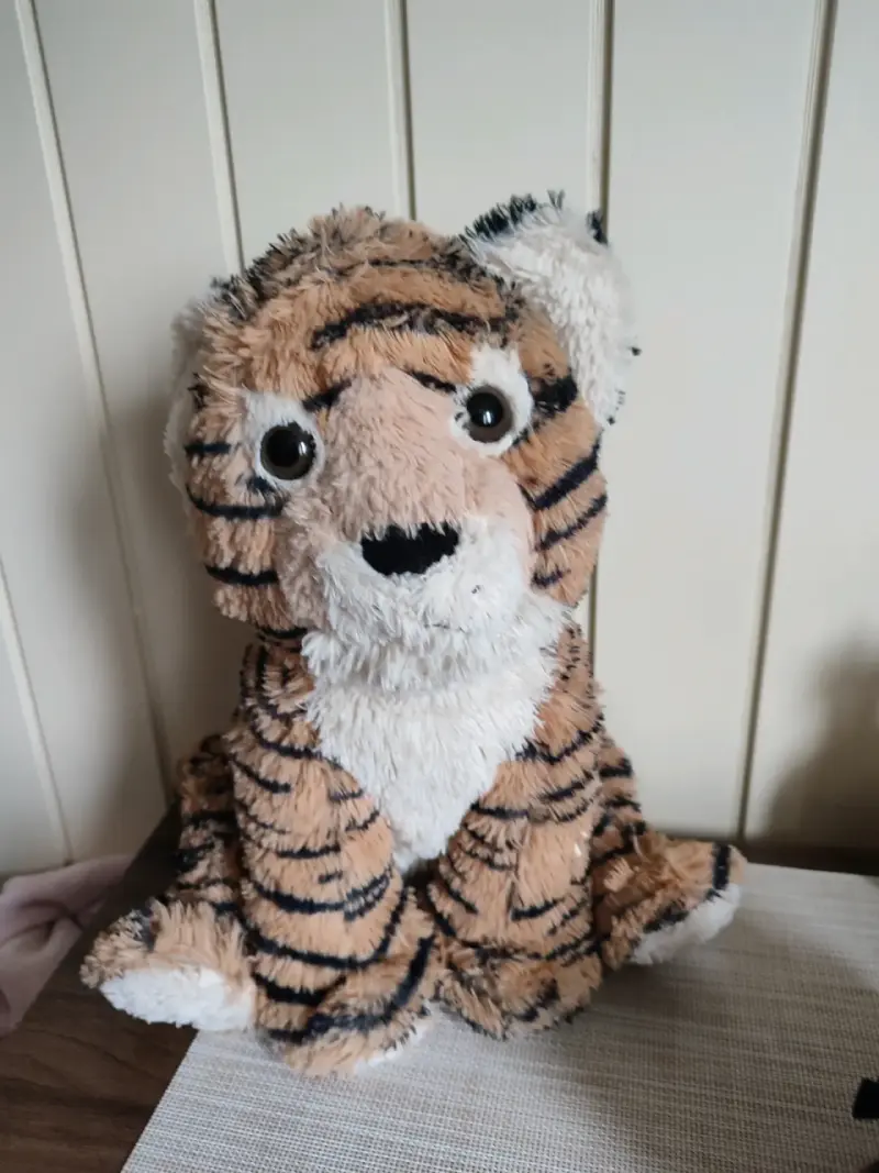 Peluche de tigre suave y adorable