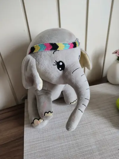 Peluche de elefante gris con cinta colorida - miniatura 1