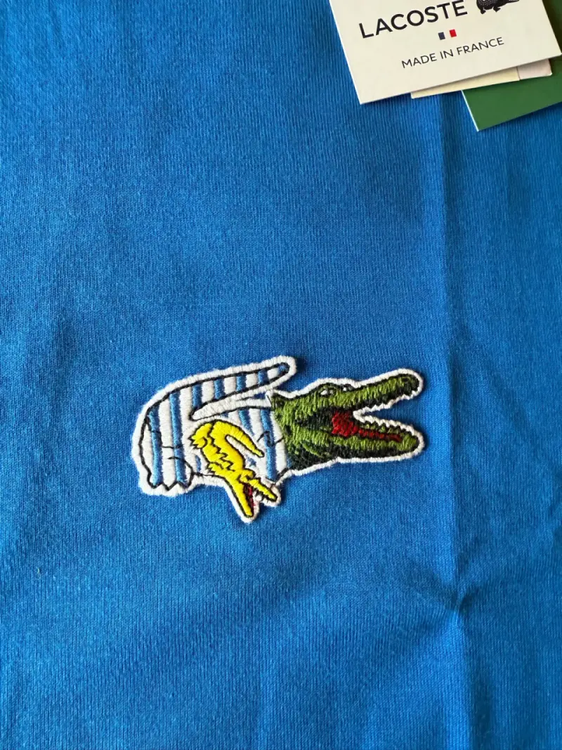 Polera Lacoste azul con logo bordado - 4