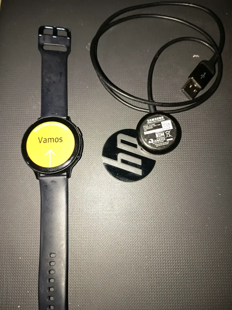 Samsung Galaxy Watch Active2 con cargador