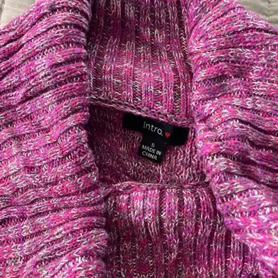 Suéter de cuello alto morado para mujer - miniatura 2