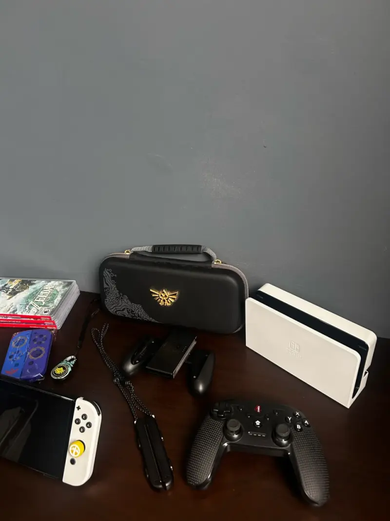 Consola Nintendo Switch OLED con accesorios Zelda - 4