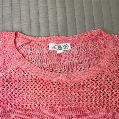 Suéter calado rosa para mujer - miniatura 2