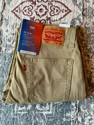 Pantalon Levis color Beige - miniatura 1
