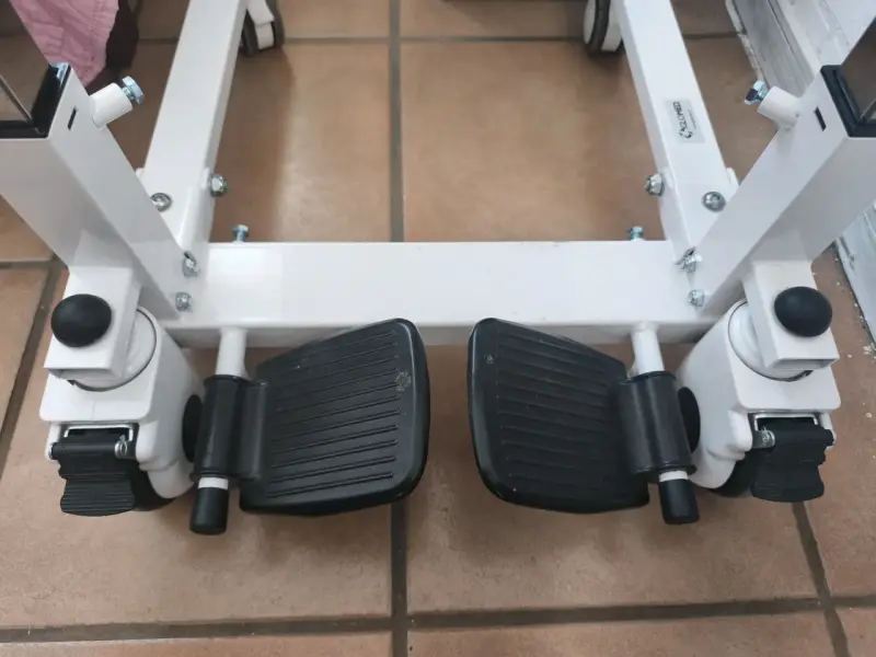 Silla De Baño y Traslado Multifuncional Con Ruedas - 4