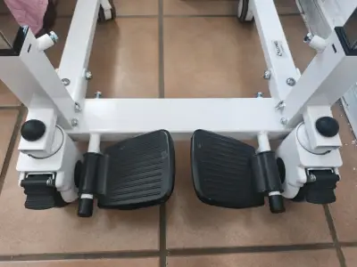 Silla De Baño y Traslado Multifuncional Con Ruedas - miniatura 4