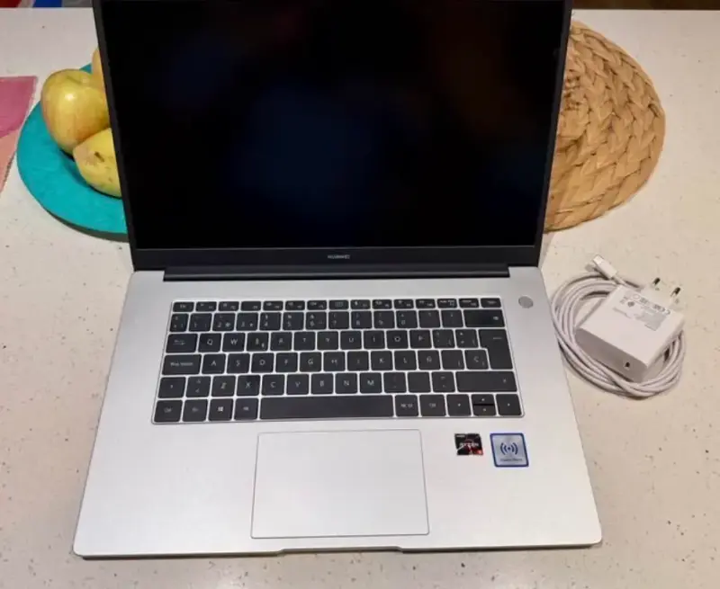 Laptop Huawei MateBook D15 en buen estado - 2