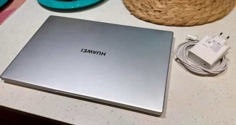Laptop Huawei MateBook D15 en buen estado - 3