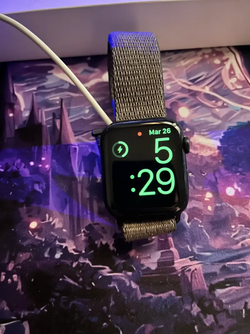 Apple Watch SE 44mm GPS Gen2 - 1