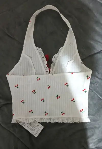 Top blanco con cerezas y encaje - miniatura 2