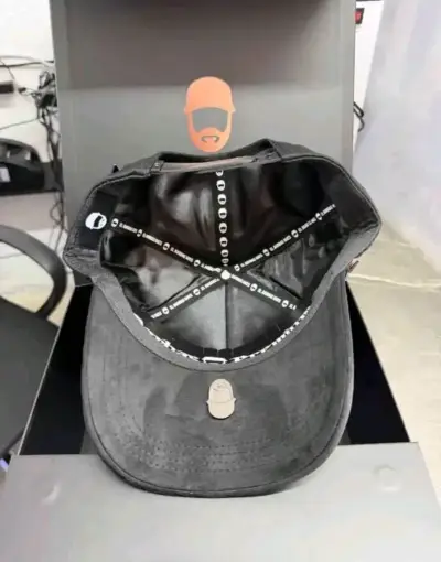 Gorra negra con diseño de estrellas - miniatura 3