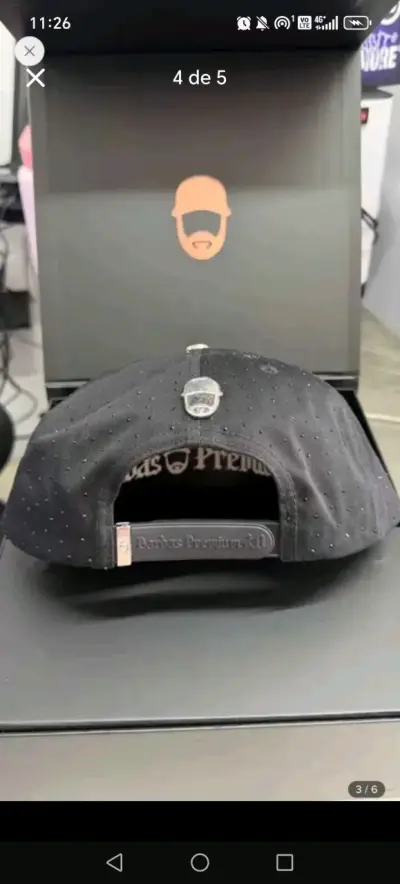 Gorra negra con diseño de estrellas - miniatura 4