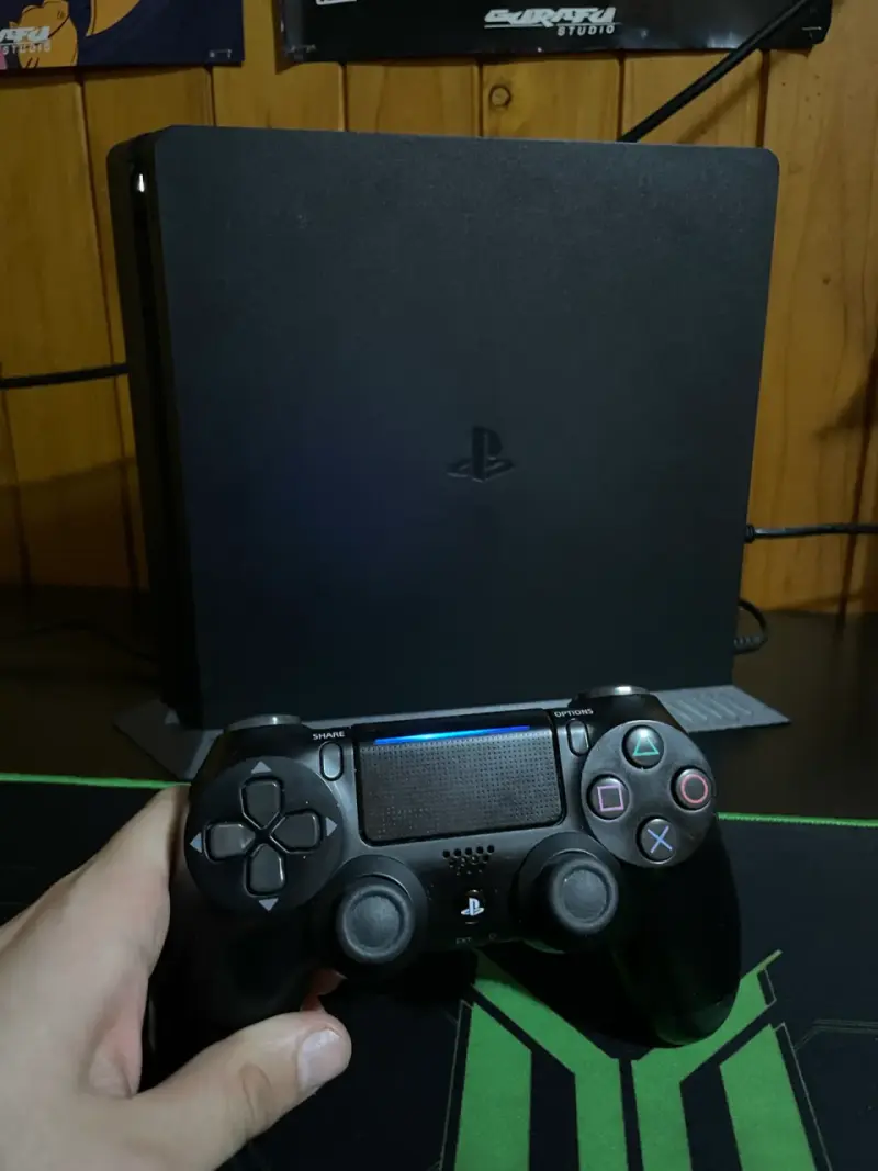 Consola PlayStation 4 con control DualShock - 1