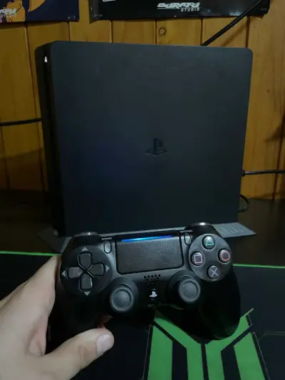 Consola PlayStation 4 con control DualShock - miniatura 1
