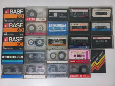 Lote de cassettes de audio vintage variados - miniatura 1