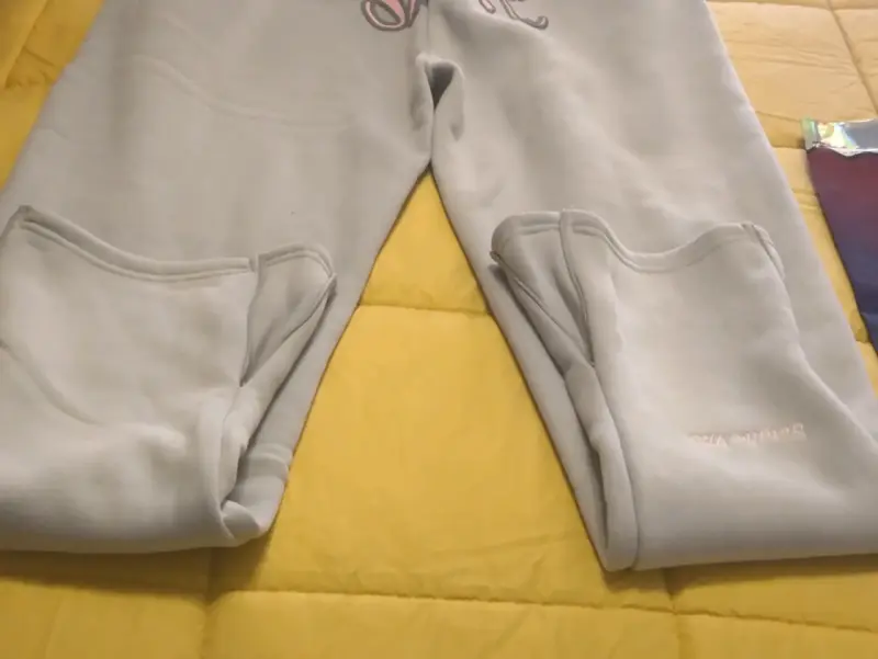 Conjunto deportivo gris claro con capucha - 5