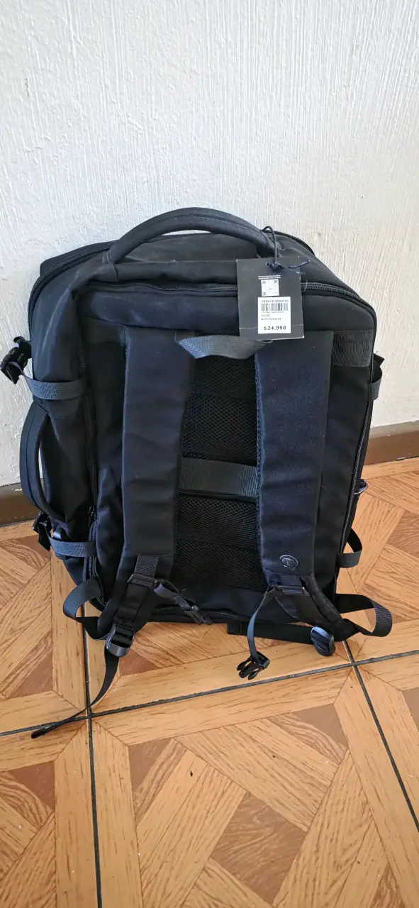 Mochila negra para laptop con múltiples compartimentos - 3