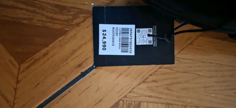 Mochila negra para laptop con múltiples compartimentos - 5